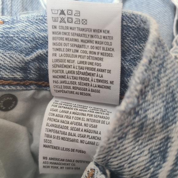 American Eagle Ripped Mom Jean - Picture 8 of 9